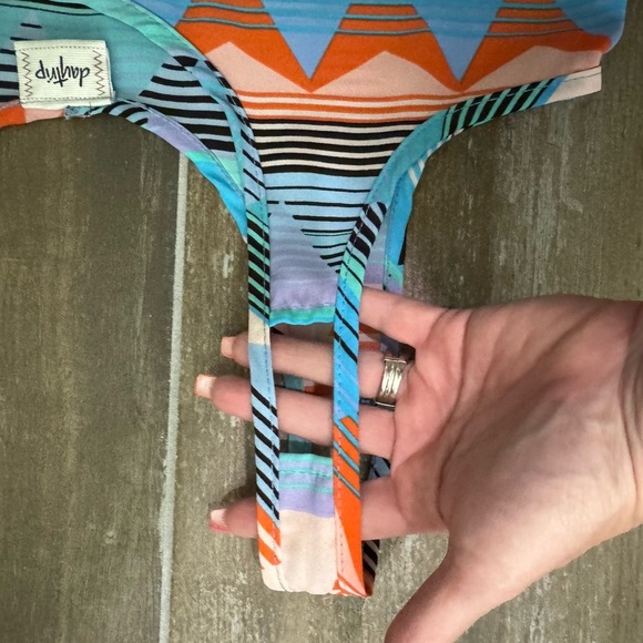 Daytrip Multicolor Geometric Tank Top - Picture 7 of 7